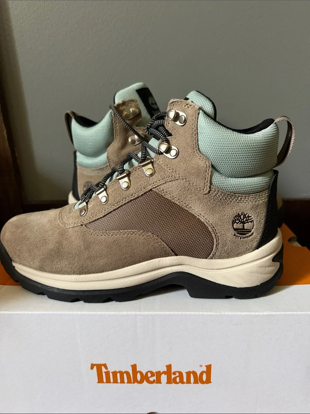 NWT Timberland White Ledge Waterproof Mid Hiker